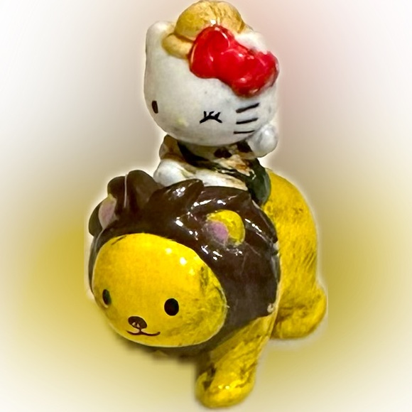 VTG Y2K 2002 TINY HELLO KITTY ON LION SAFARI ZIPPER PULL...